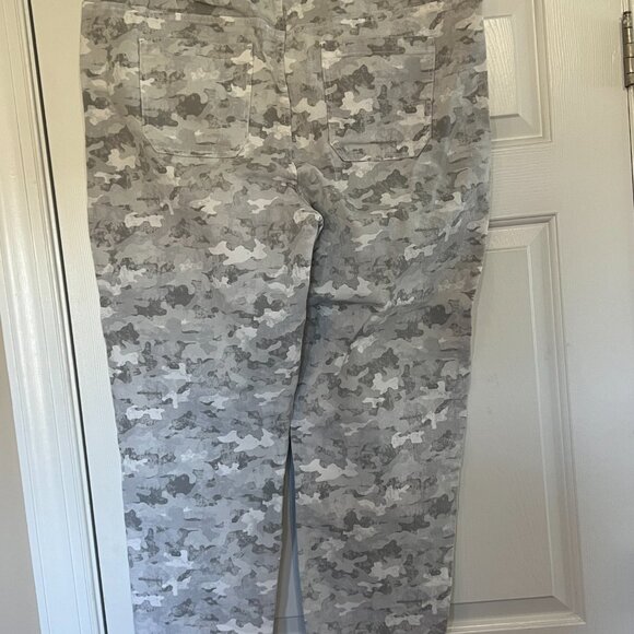 Time & Tru Camo Ankle Pants - Size 20 - Picture 2 of 4